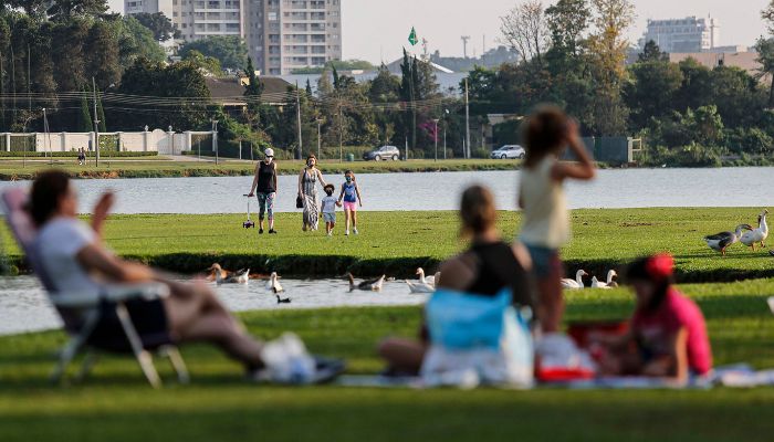  Verão: Último fim de semana da primavera terá temperaturas altas e pancadas de chuva